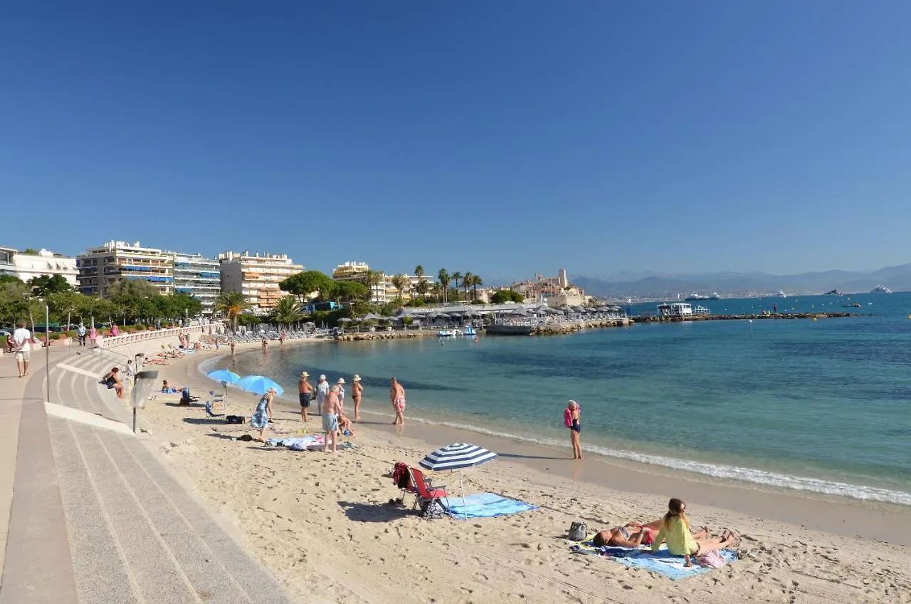 Grand 2 Pieces Renove Climatise, Vieil Antibes, Proche Port Apartment  Antibes