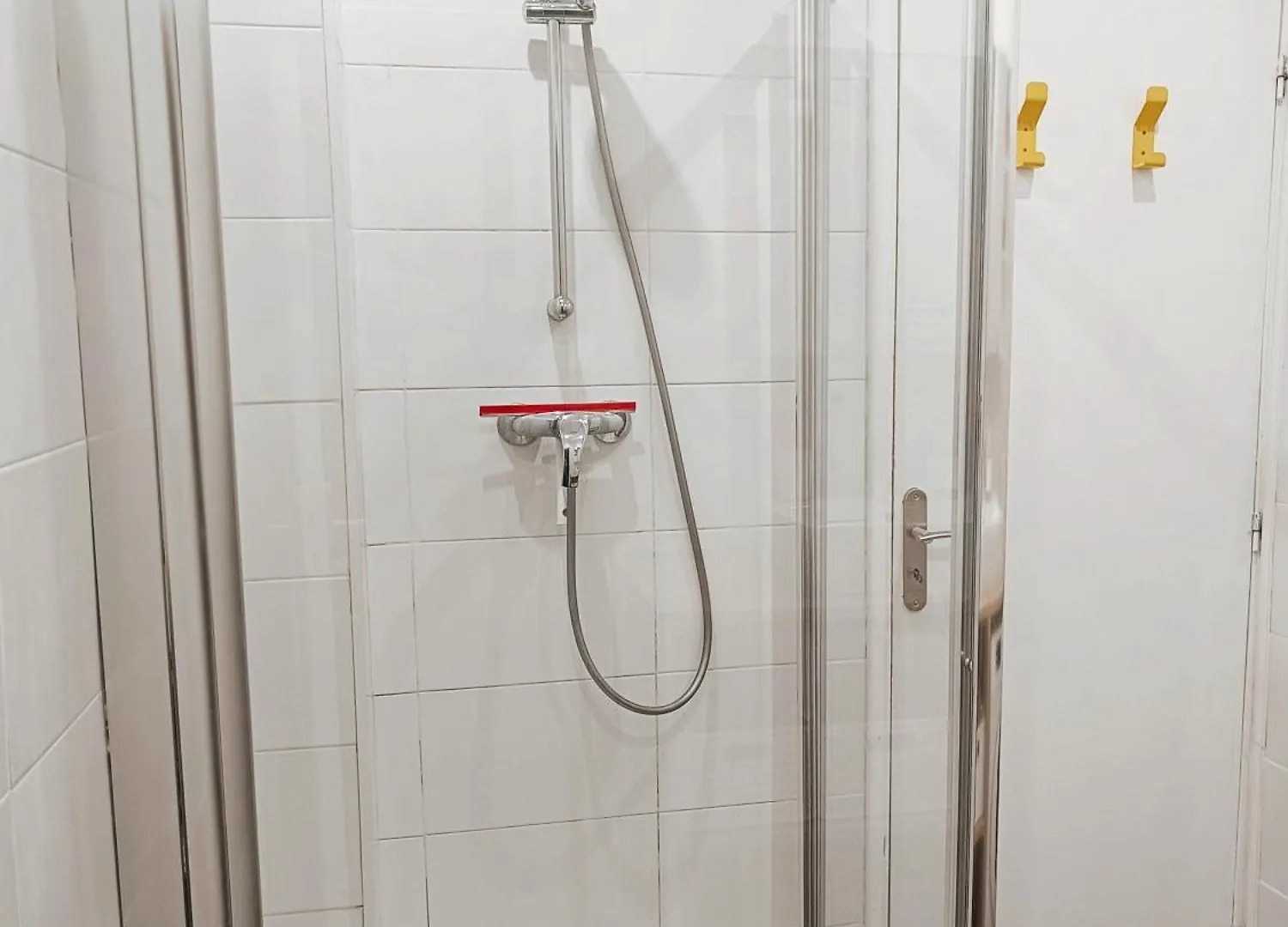 Grand 2 Pieces Renove Climatise, Vieil Antibes, Proche Port Apartment
