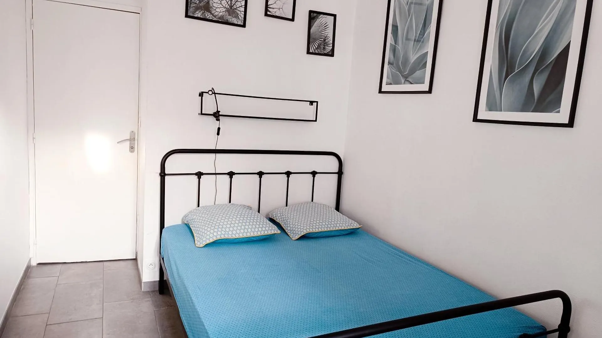 Grand 2 Pieces Renove Climatise, Vieil Antibes, Proche Port Apartment